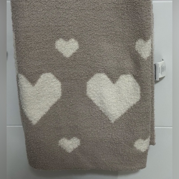 ✨NWT✨ Cupcakes & Cashmere: Decorative Throw - Picture 3 of 6